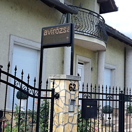Tavirozsa Apartment Balatonfuzfo Luaran gambar